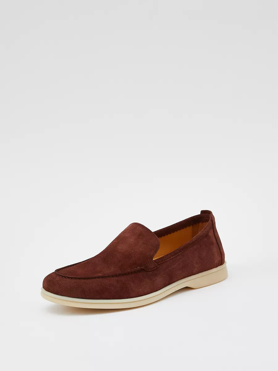 AI-generated personalized outfit 4 with shopping links